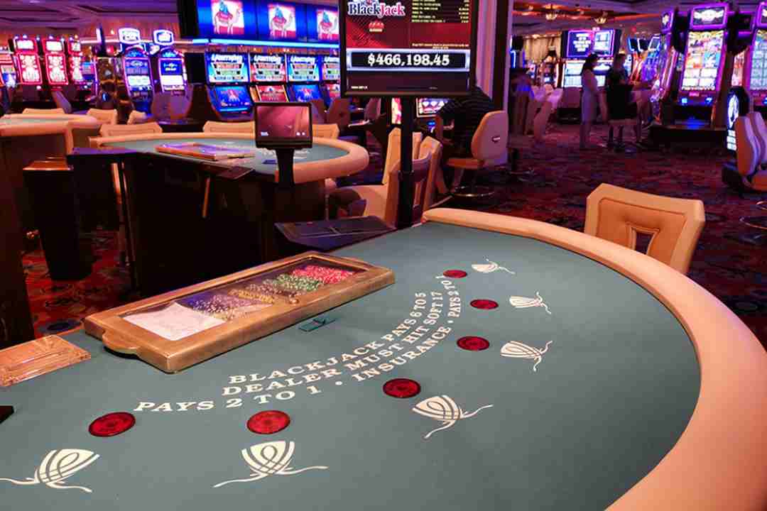 Du khách có cơ hội tham gia nhiều trò chơi tại Casino của Ha Tien